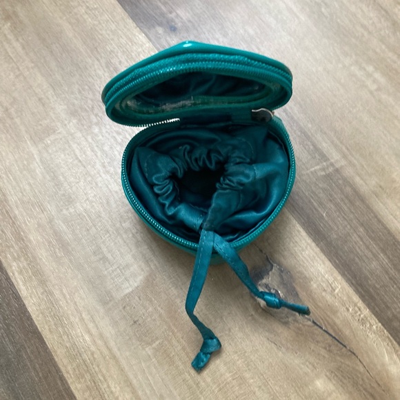 [Coach] Patent Leather Embossed Heart Shape Jewelry Box Organizer - Picture 7 of 9